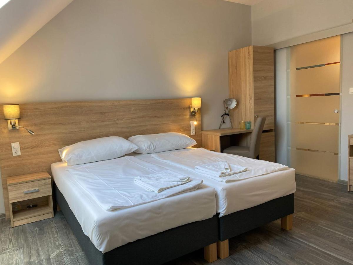 Kis Szieszta Panzio Bed & Breakfast Balatonboglar Exterior photo