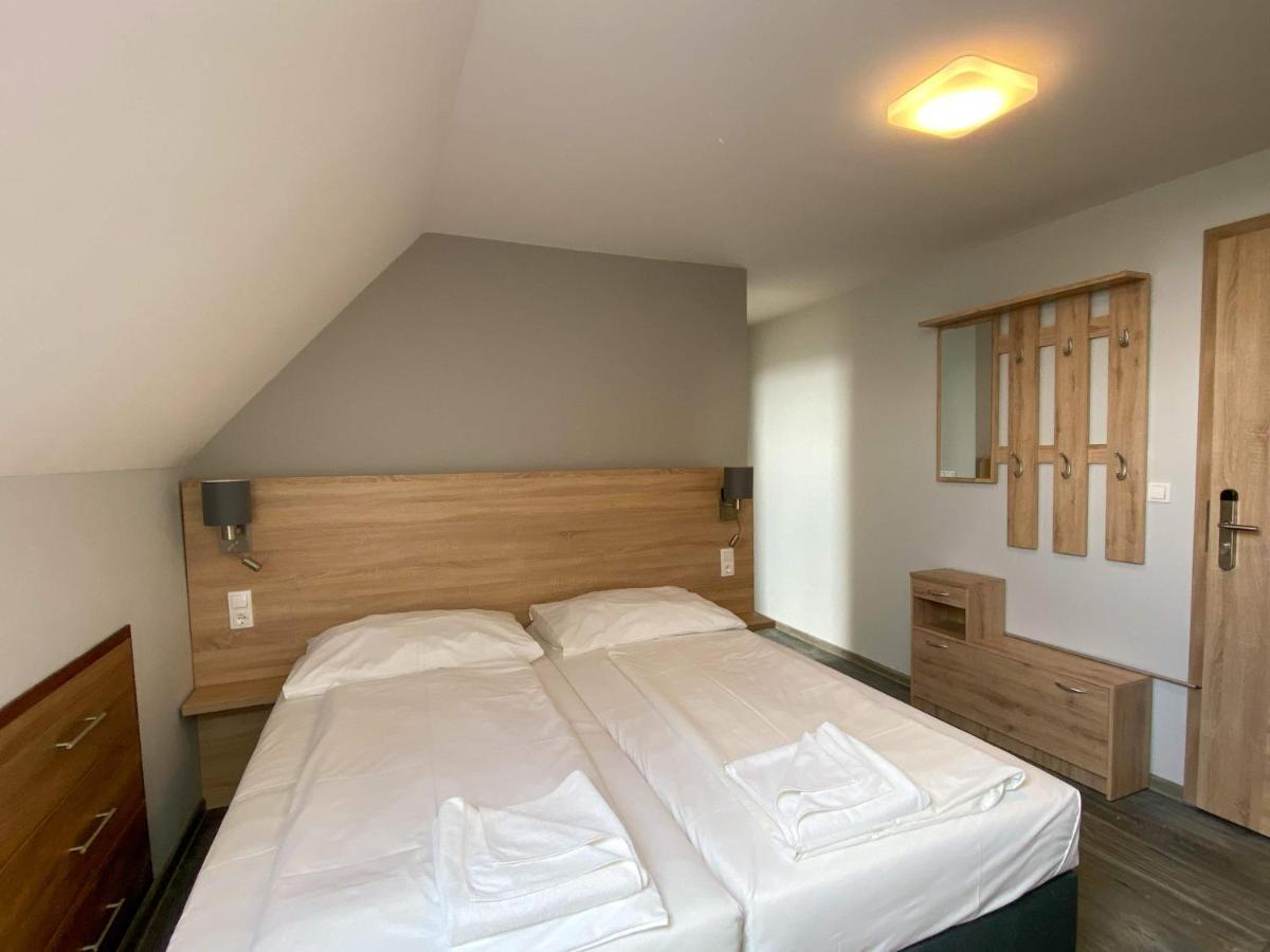 Kis Szieszta Panzio Bed & Breakfast Balatonboglar Exterior photo