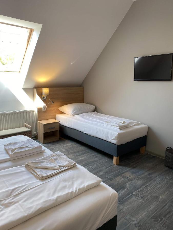 Kis Szieszta Panzio Bed & Breakfast Balatonboglar Exterior photo