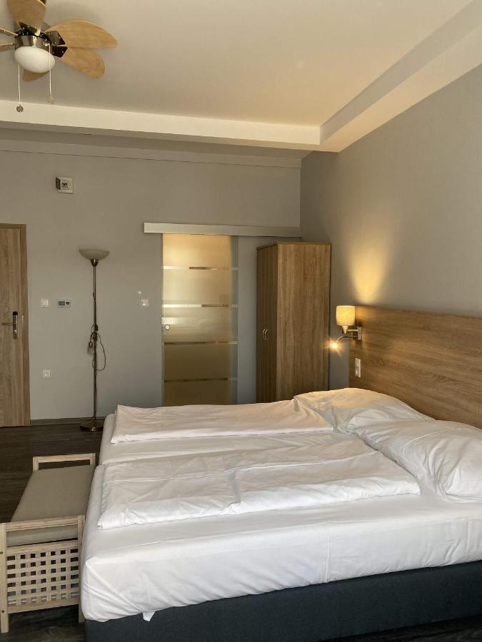 Kis Szieszta Panzio Bed & Breakfast Balatonboglar Exterior photo