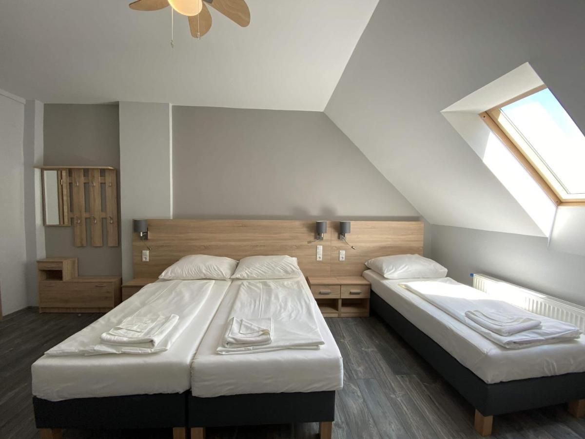 Kis Szieszta Panzio Bed & Breakfast Balatonboglar Exterior photo
