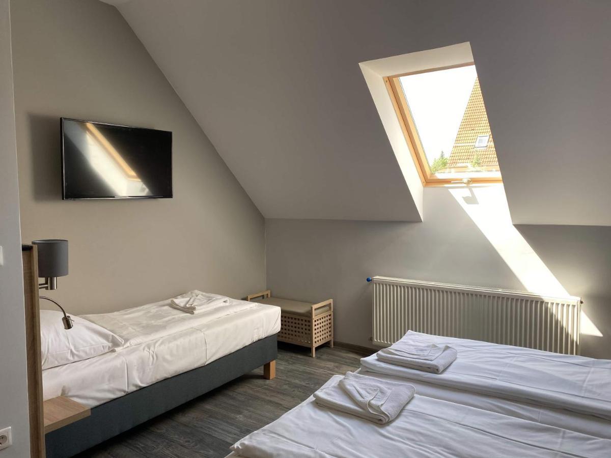 Kis Szieszta Panzio Bed & Breakfast Balatonboglar Exterior photo