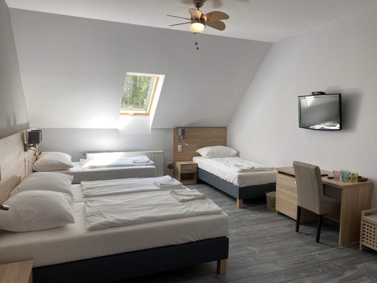 Kis Szieszta Panzio Bed & Breakfast Balatonboglar Exterior photo